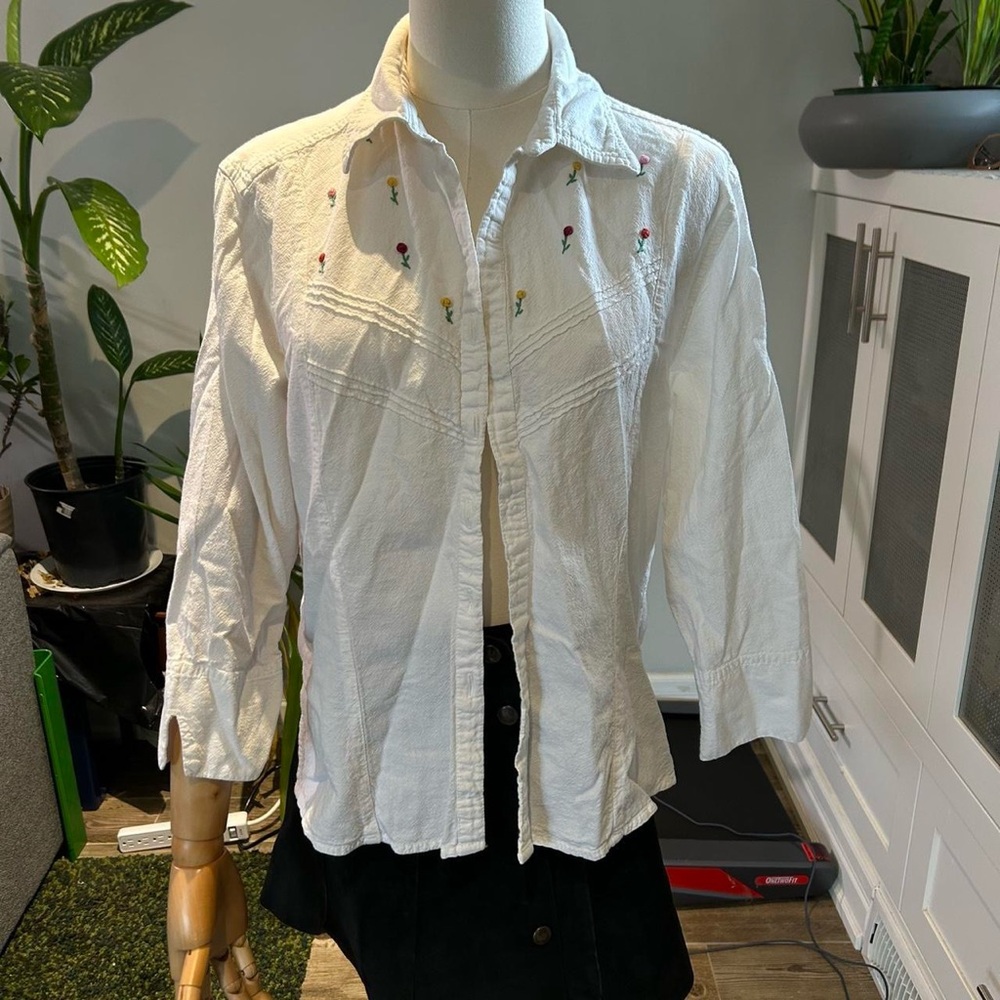 Vintage 90s White Embroidered floral cotton Blouse